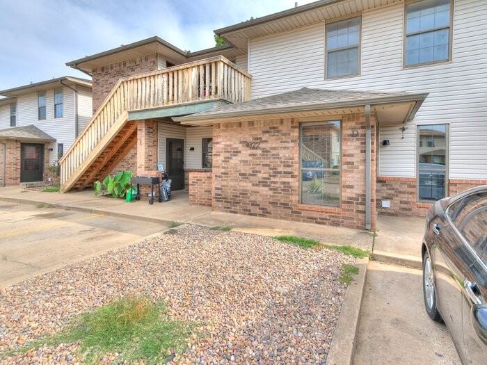 1022 Rambling Oaks Dr #F - Photo 4 of 32