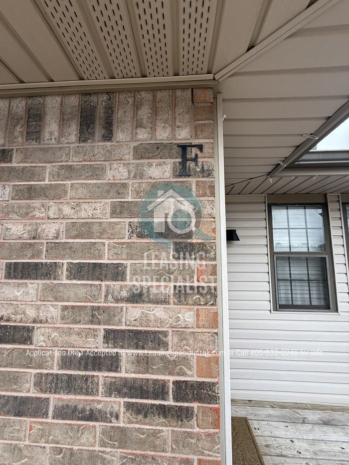 1022 Rambling Oaks Dr #F - Photo 5 of 32