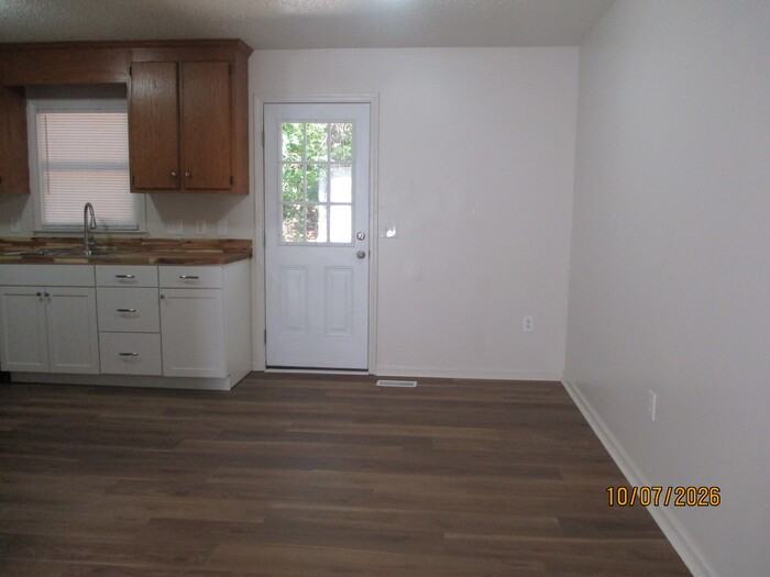 412 Easy St - Photo 5 of 14