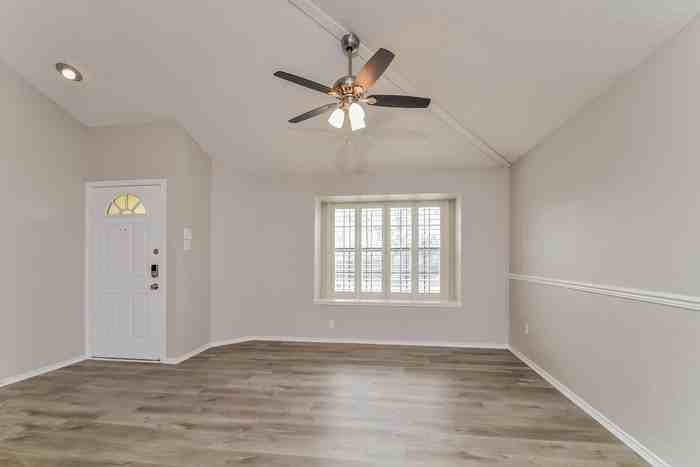 1745 Sterling Ln - Photo 4 of 20