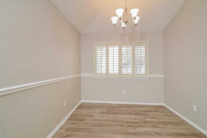 1745 Sterling Ln - Photo 5 of 20