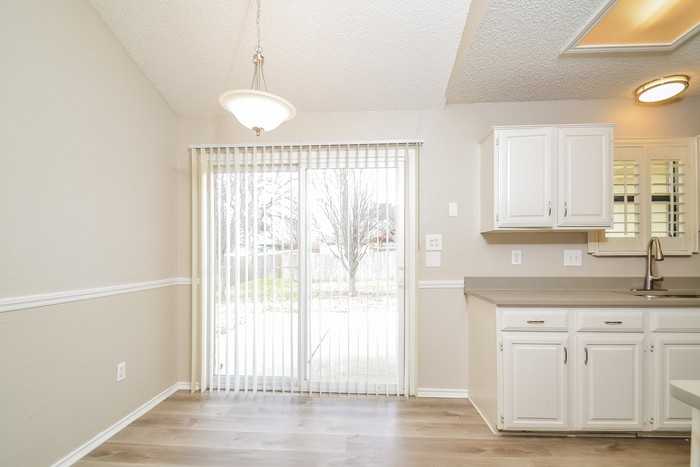 1745 Sterling Ln - Photo 6 of 20