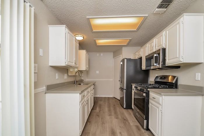 1745 Sterling Ln - Photo 7 of 20