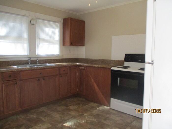 908 W B St #908 - Photo 3 of 9