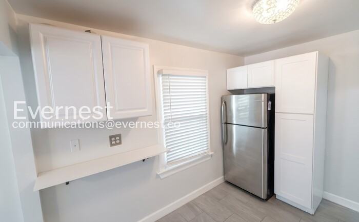 6227 Evergreen Blvd - Photo 5 of 18