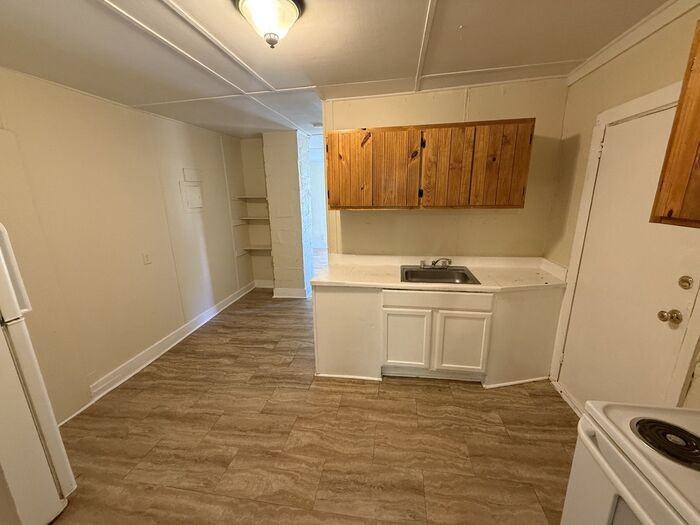 604 Bragg St #12 - Photo 6 of 10