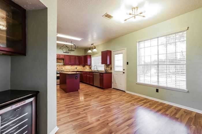 7903 Rothesay Chase Rd - Photo 7 of 25