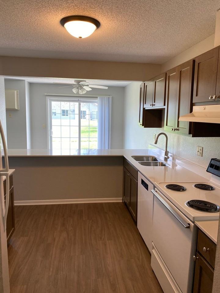 404 3rd Ave Se - Photo 2 of 14