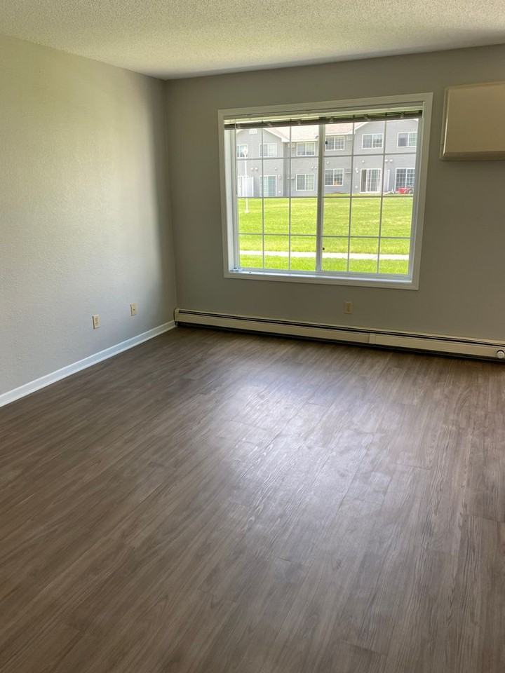 404 3rd Ave Se - Photo 6 of 14