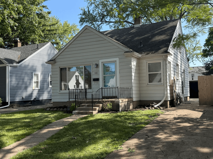320 Flowerdale St - Photo 2 of 24