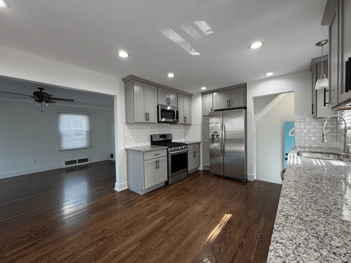 320 Flowerdale St - Photo 3 of 24