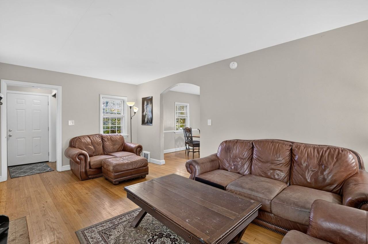 111 Tyre Ave - Photo 5 of 25