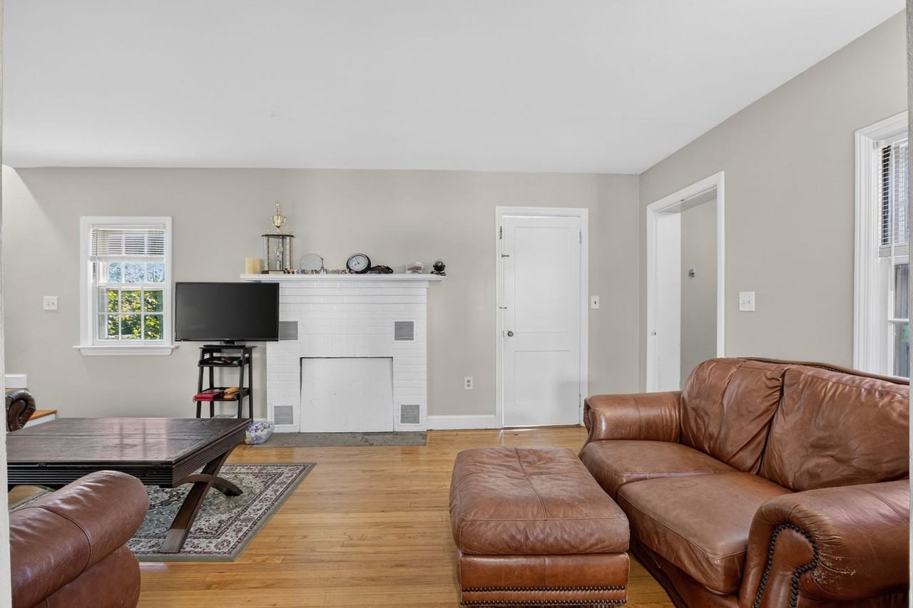 111 Tyre Ave - Photo 7 of 25