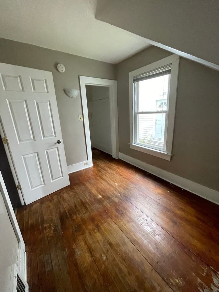 938 Water St - Photo 7 of 9