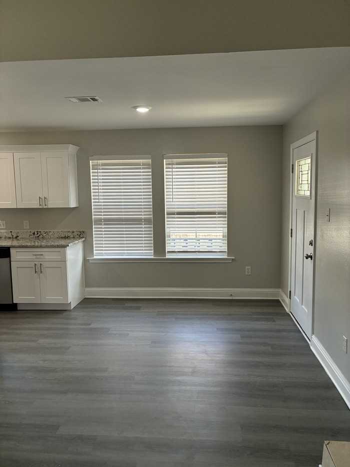 3053 Longfellow Rd - Photo 6 of 18