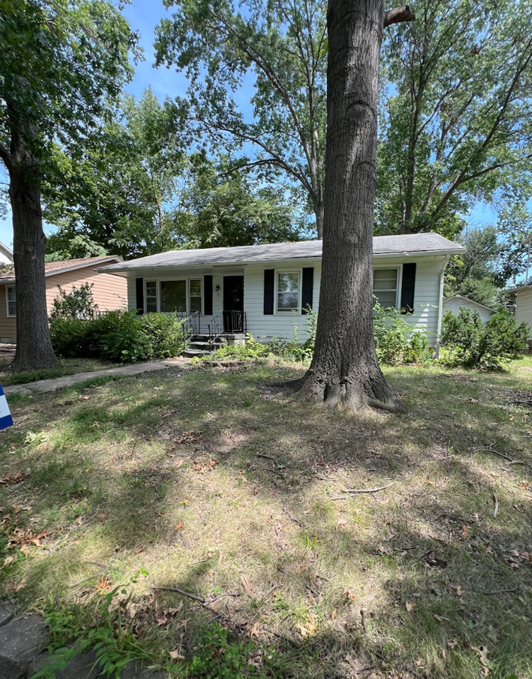 1186 Sw High Ave - Photo 2 of 22