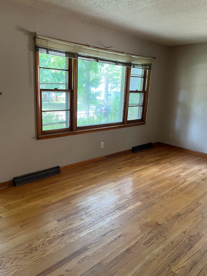 1186 Sw High Ave - Photo 3 of 22