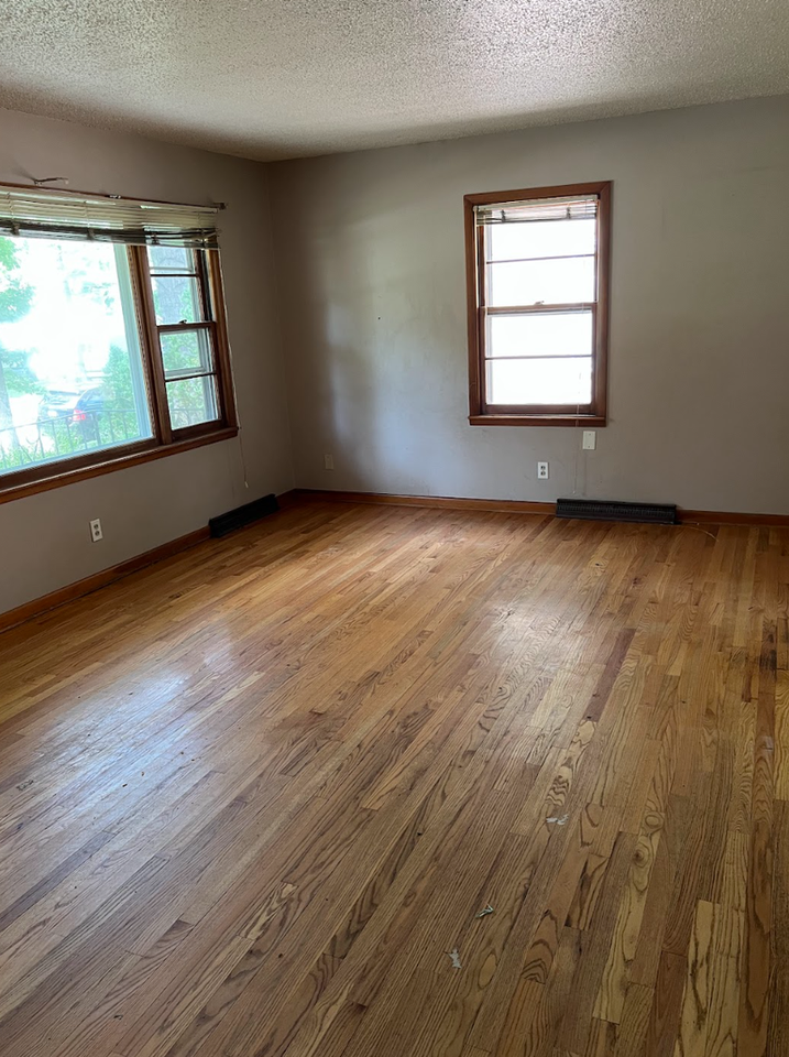 1186 Sw High Ave - Photo 5 of 22