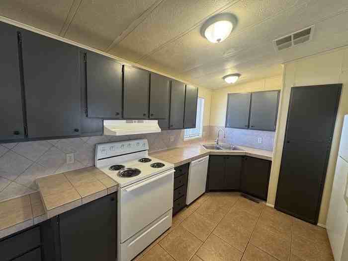 6810 W Greenway Rd - Photo 7 of 18
