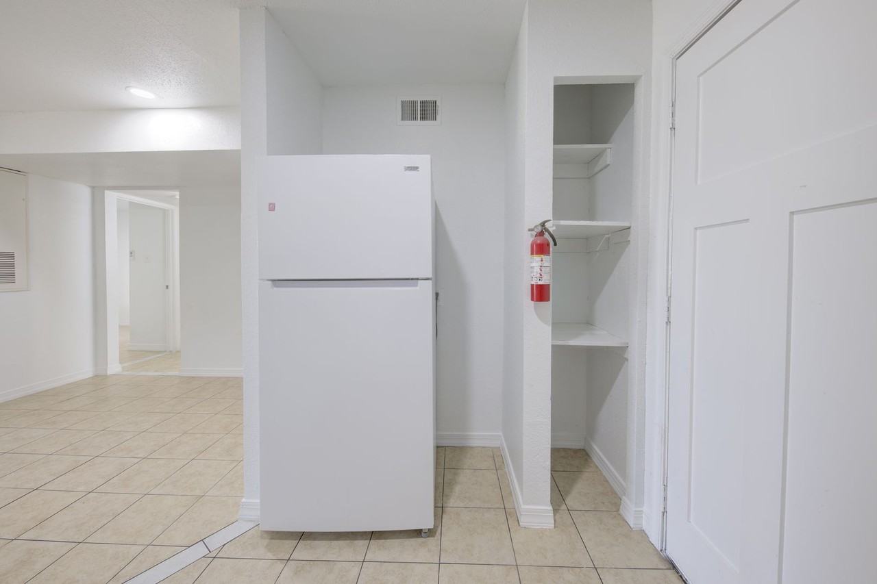 Hallshire Apartments - Photo 6 of 50