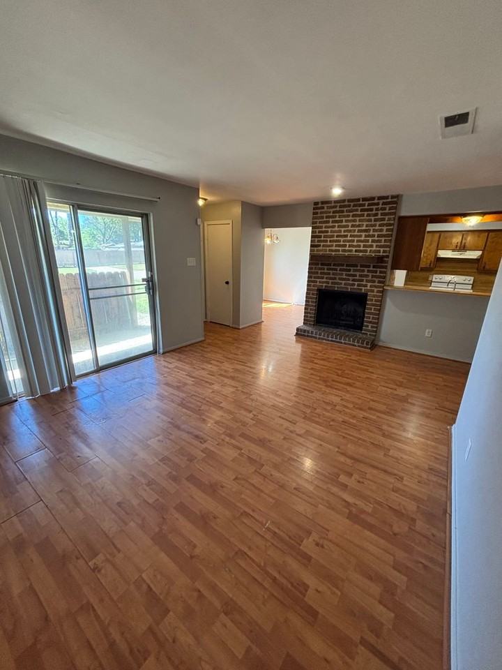 2900 Mackey Ln - Photo 2 of 9