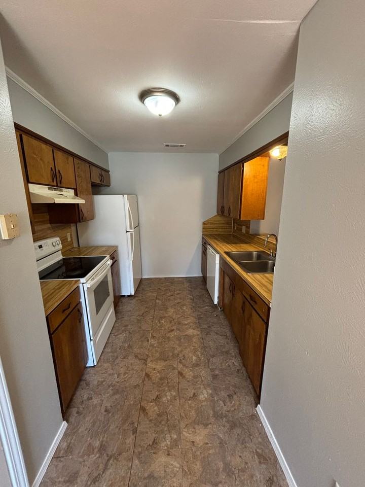 2900 Mackey Ln - Photo 3 of 9