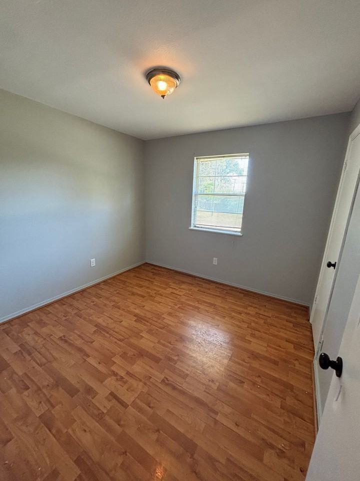 2900 Mackey Ln - Photo 5 of 9