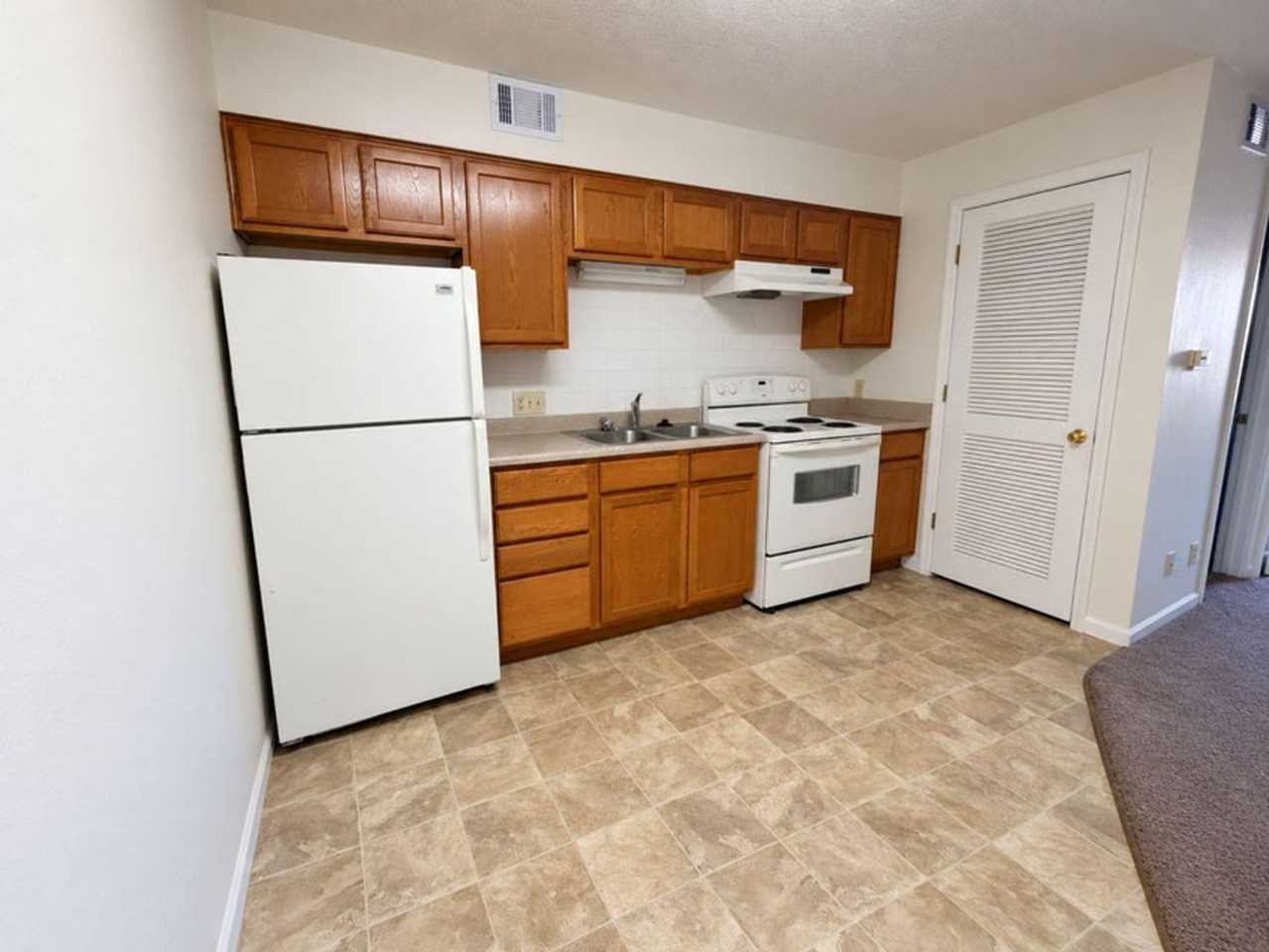 907 907 Southwest Blvd C-2 #2 - Photo 5 of 18