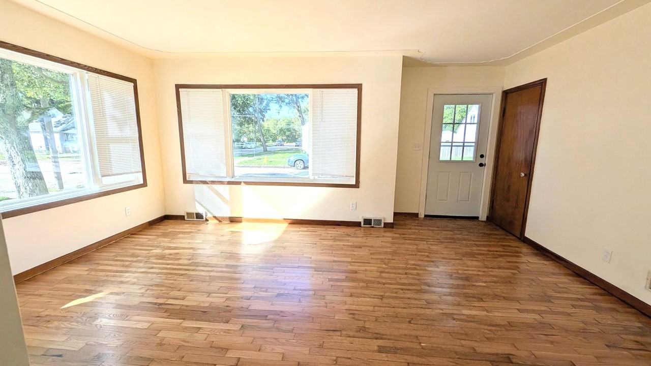 200 E Lincoln Ave - Photo 2 of 11