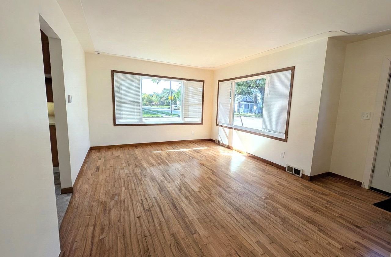 200 E Lincoln Ave - Photo 3 of 11