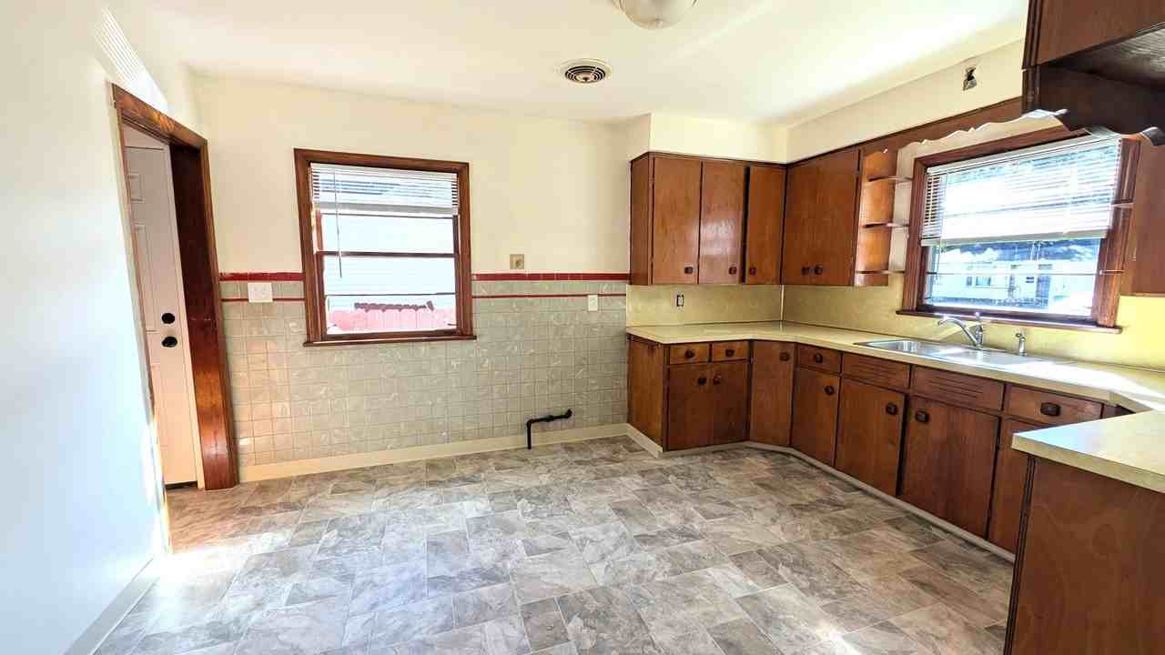200 E Lincoln Ave - Photo 5 of 11