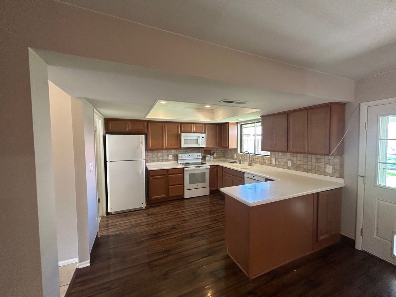 434 S Green Valley Ln - Photo 3 of 34