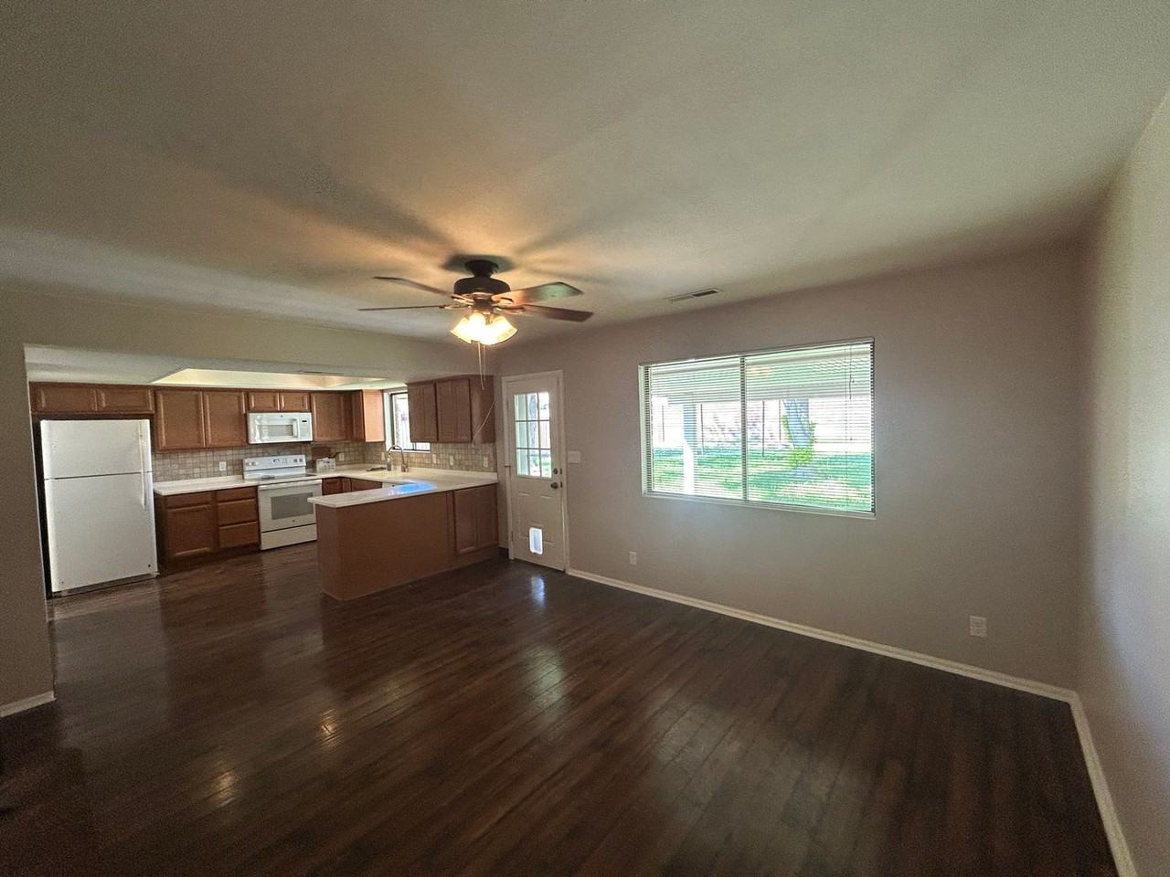 434 S Green Valley Ln - Photo 4 of 34