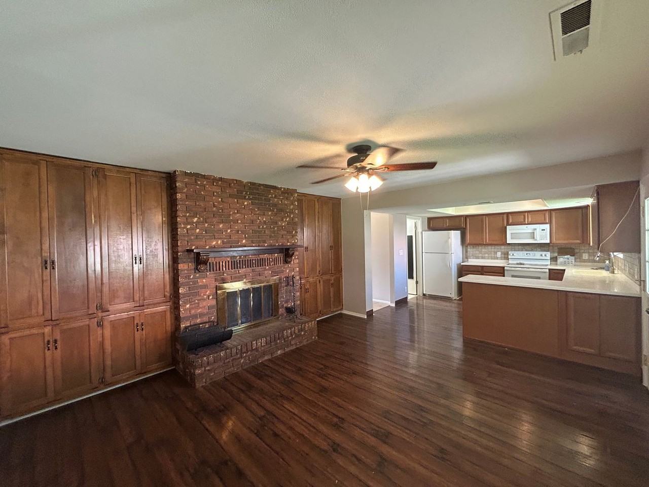 434 S Green Valley Ln - Photo 5 of 34