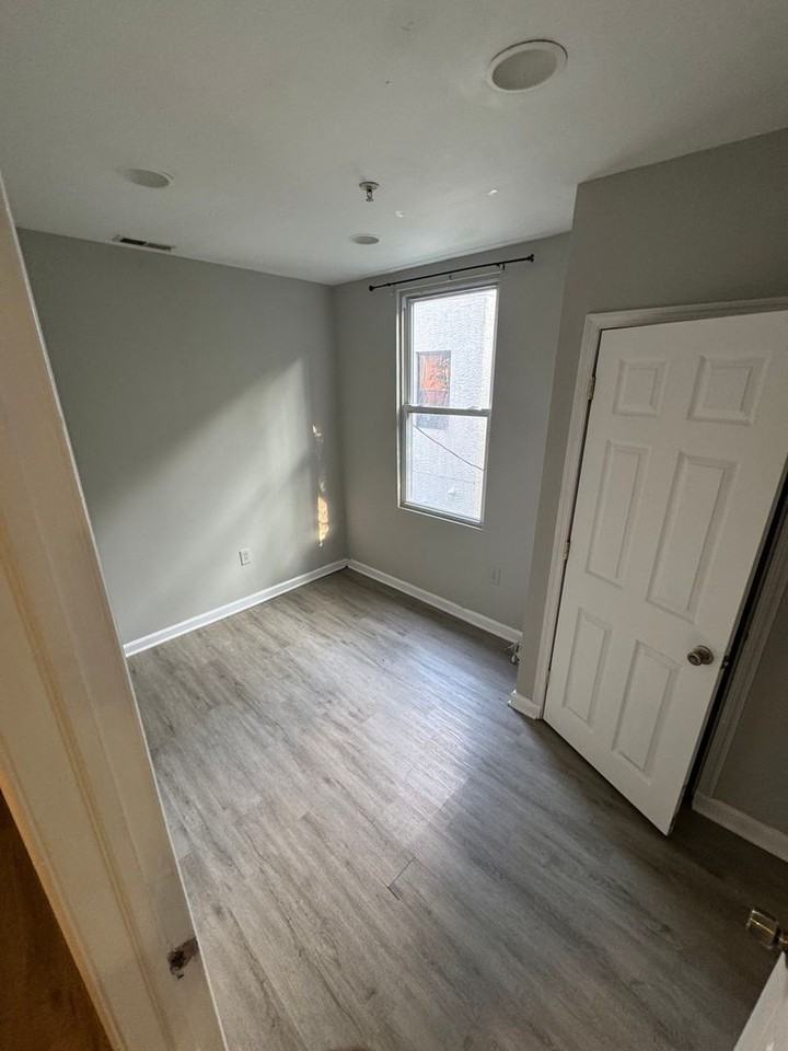 2144 N 18th St - Photo 5 of 12