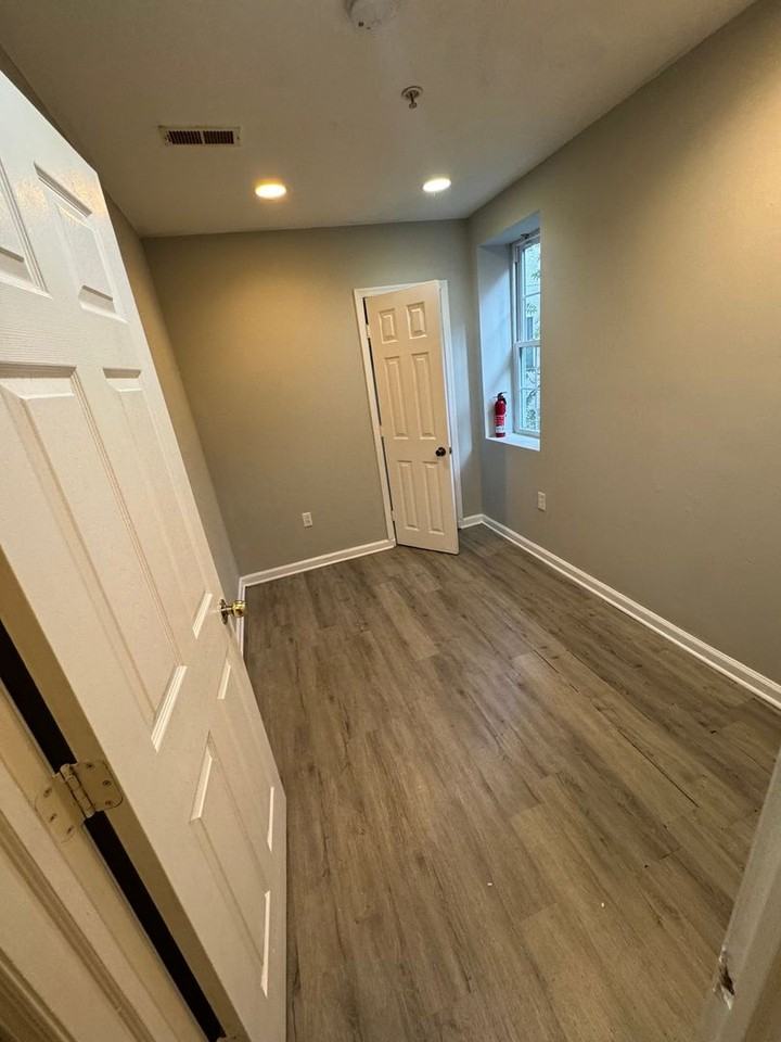 2144 N 18th St - Photo 6 of 12
