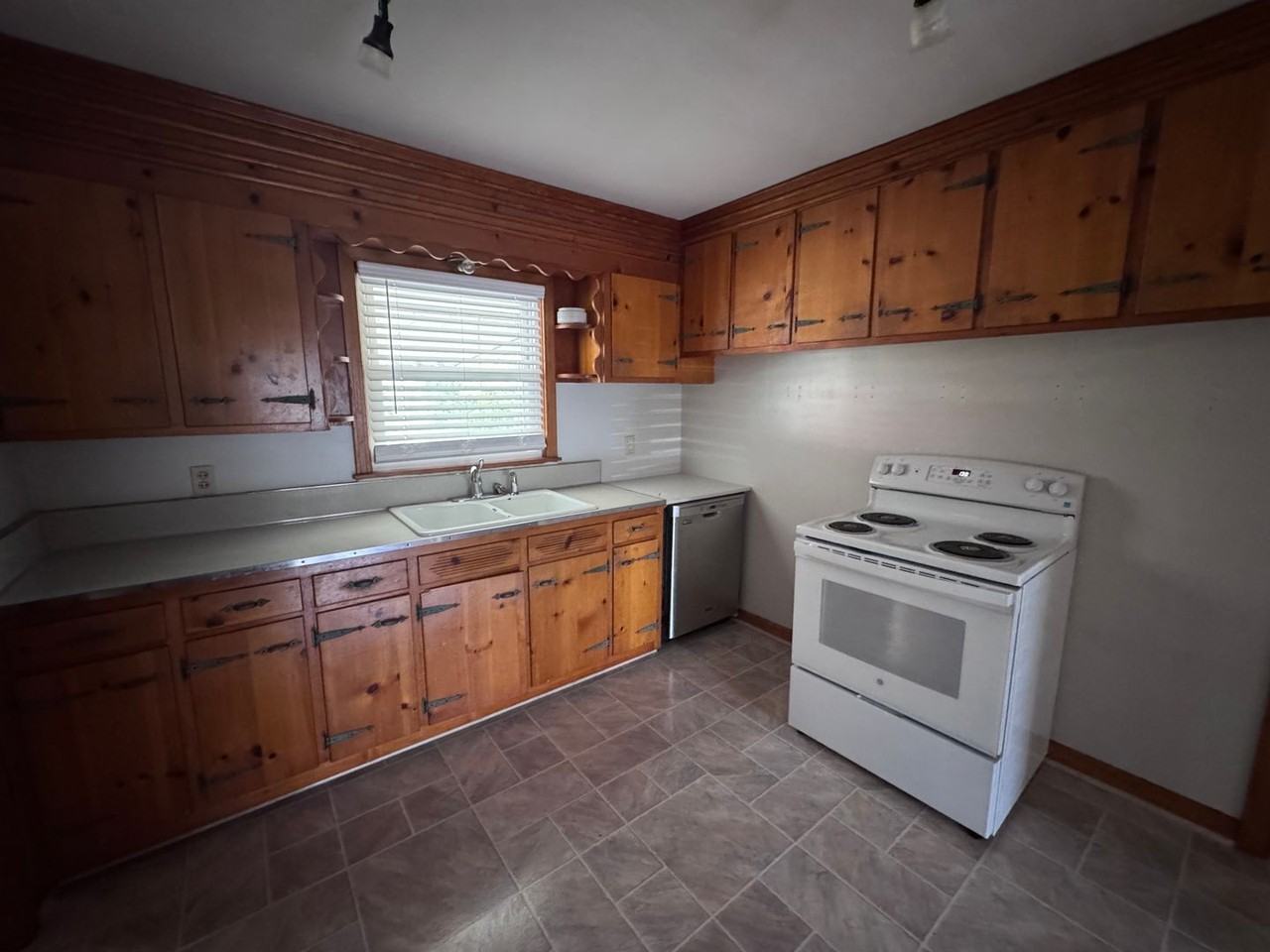 1640 Farmer Ave - Photo 7 of 27