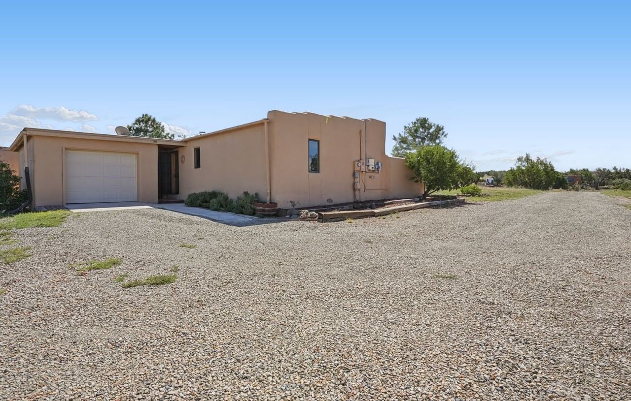 28 Alondra Rd - Photo 2 of 22