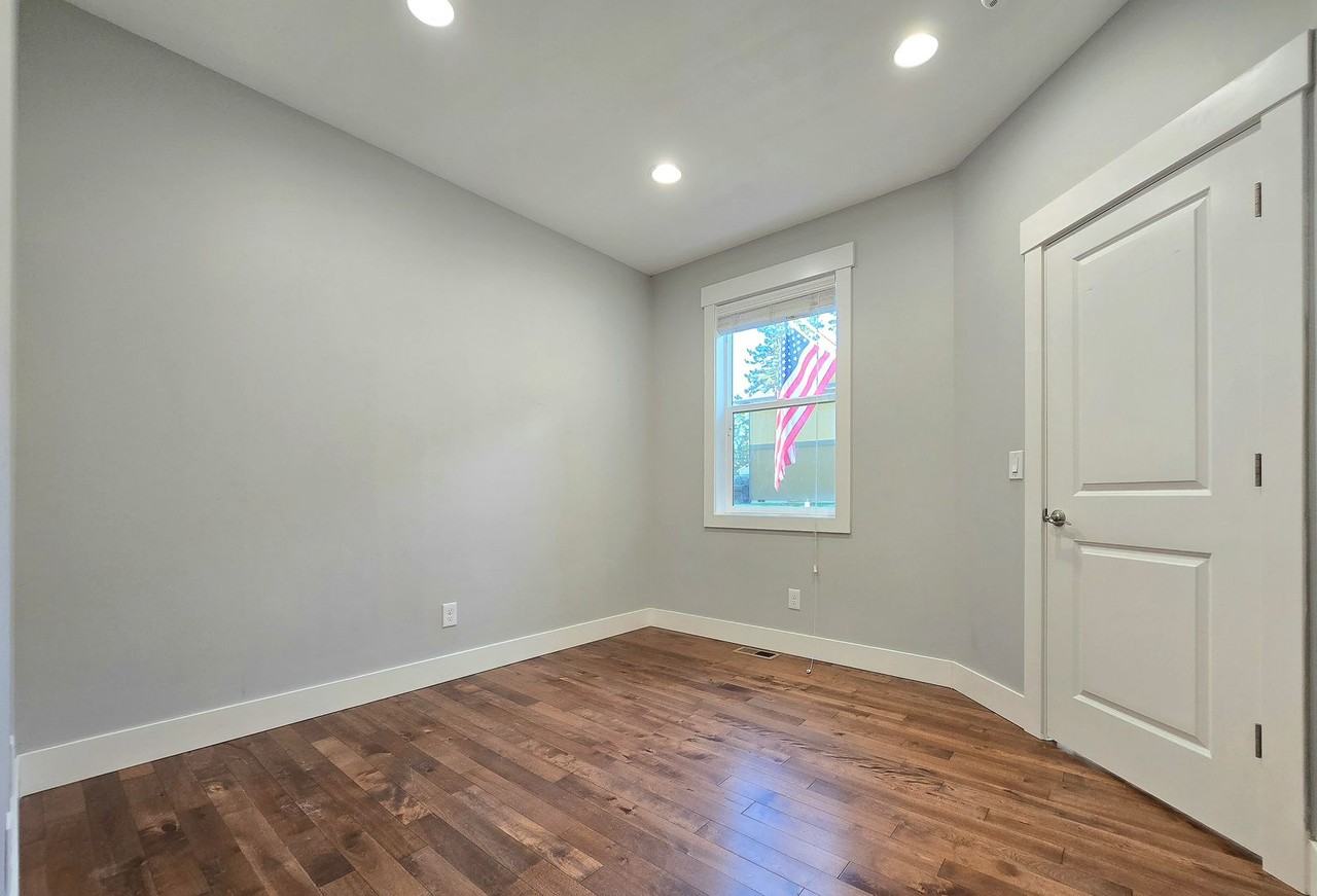 10025 5th Pl Se - Photo 6 of 29