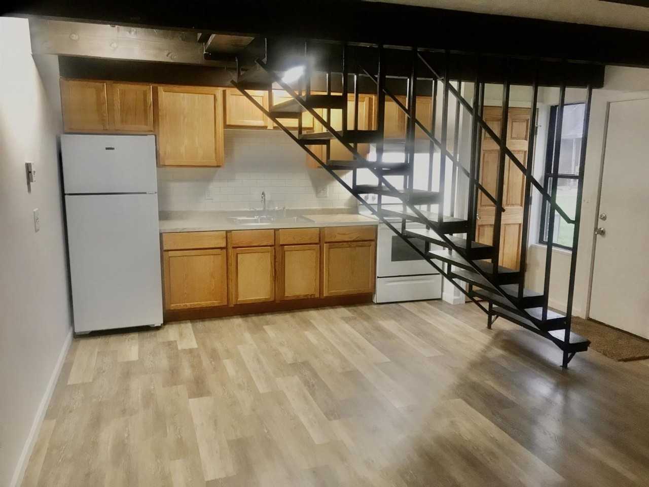 67 Riley St - Photo 2 of 7