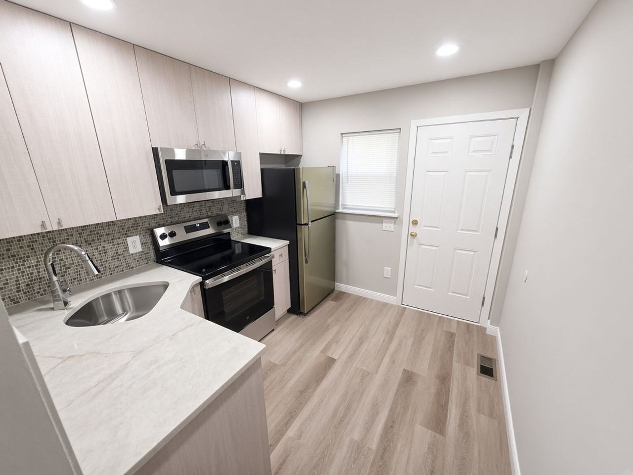 6122 Edmund St - Photo 4 of 10