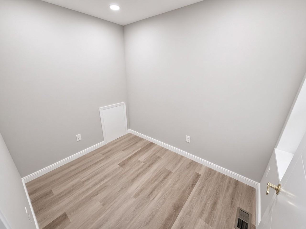 6122 Edmund St - Photo 6 of 10