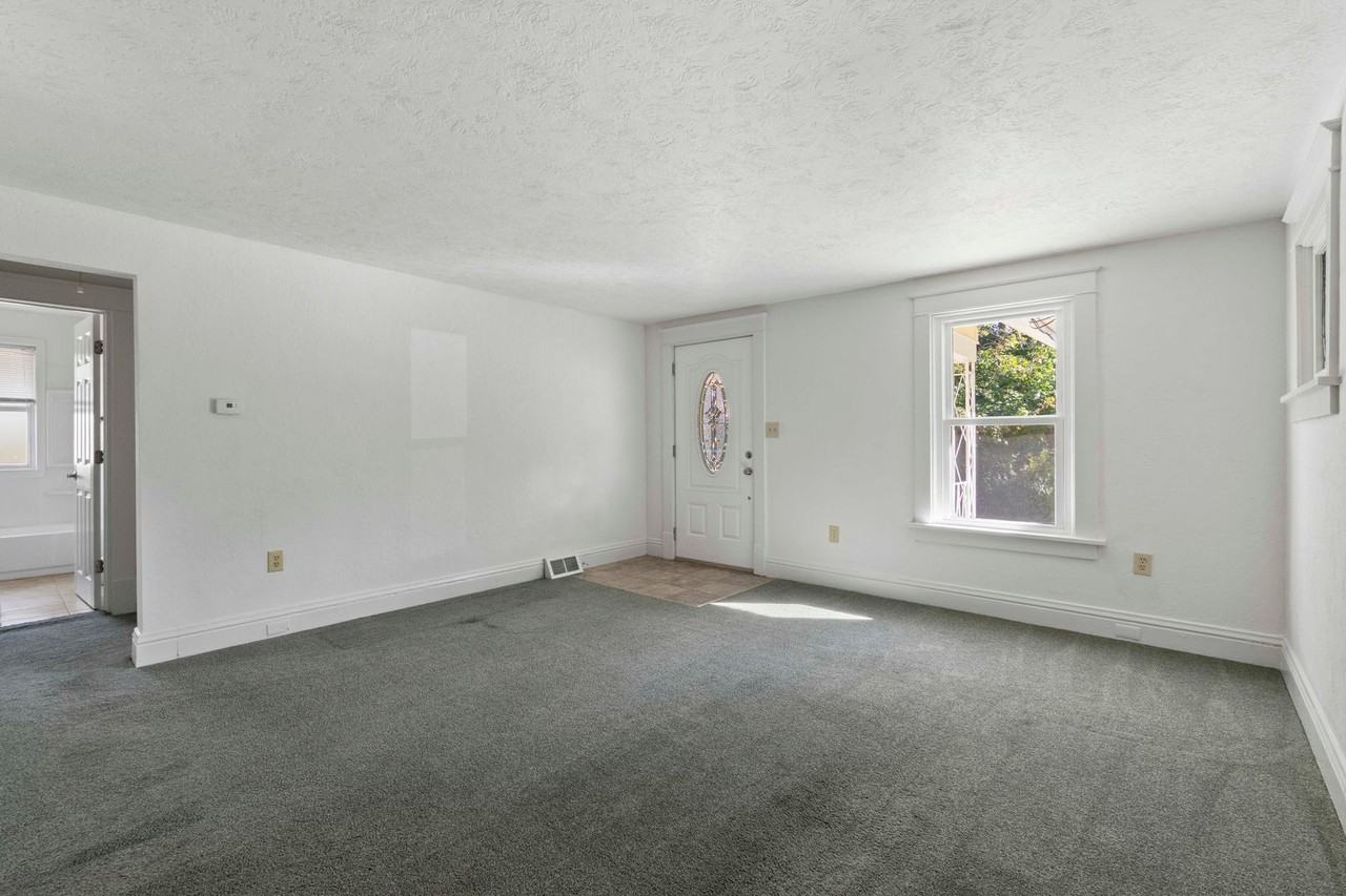 337 Meredith St - Photo 3 of 25