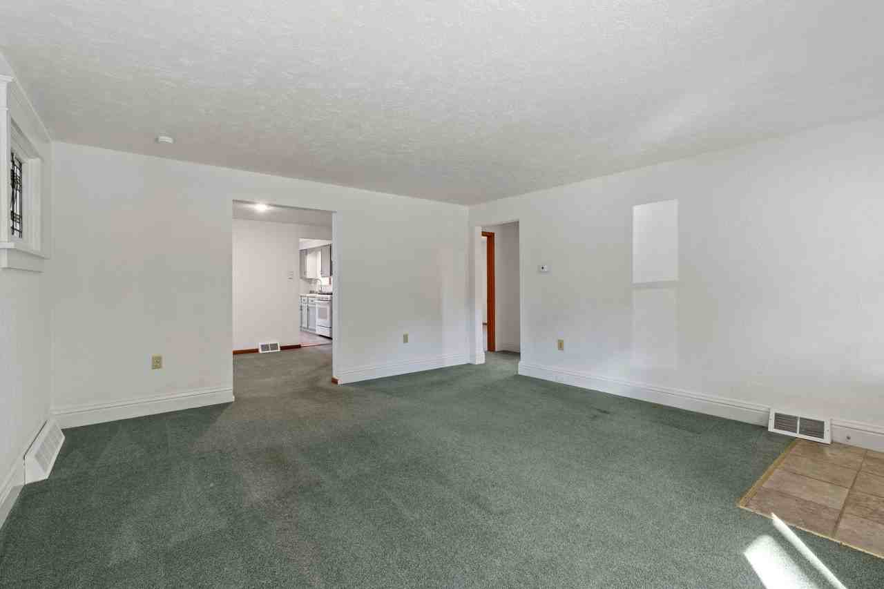 337 Meredith St - Photo 5 of 25