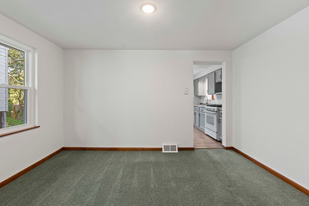 337 Meredith St - Photo 7 of 25