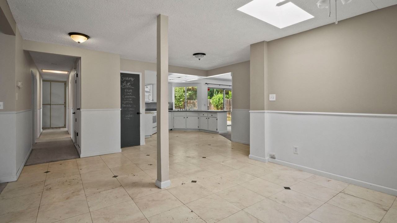 226 N Alamo Dr - Photo 3 of 15