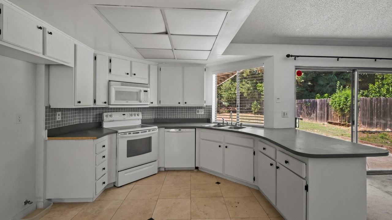 226 N Alamo Dr - Photo 6 of 15