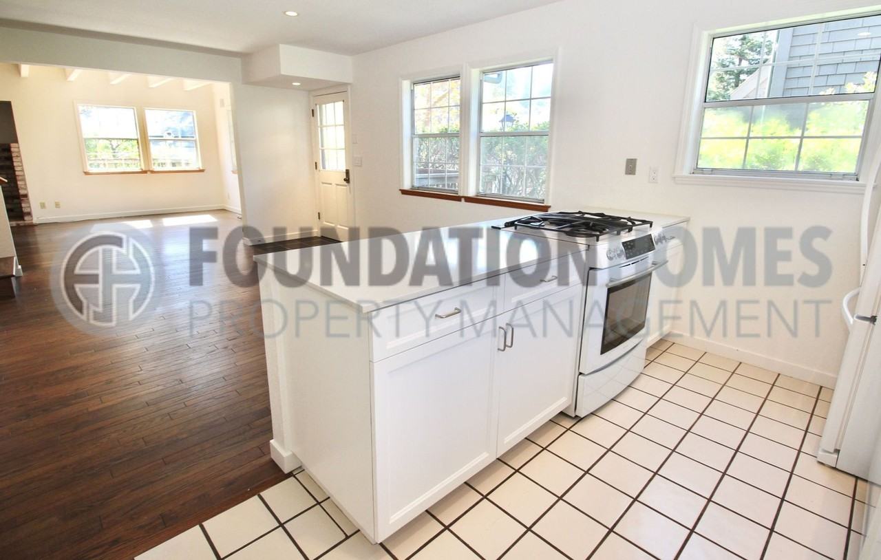 813 Miller Ave - Photo 2 of 17