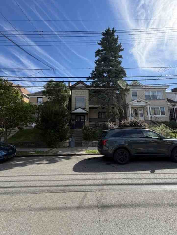 1525 Beechview Ave - Photo 3 of 30