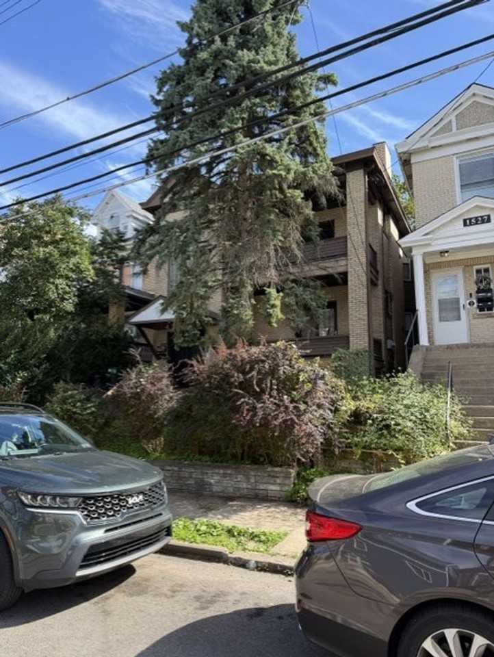 1525 Beechview Ave - Photo 4 of 30